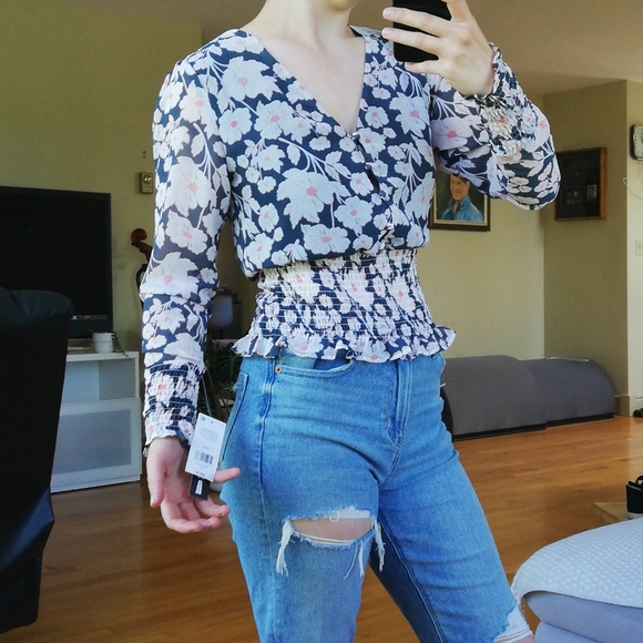 Floral blouse - Picture 2 of 8